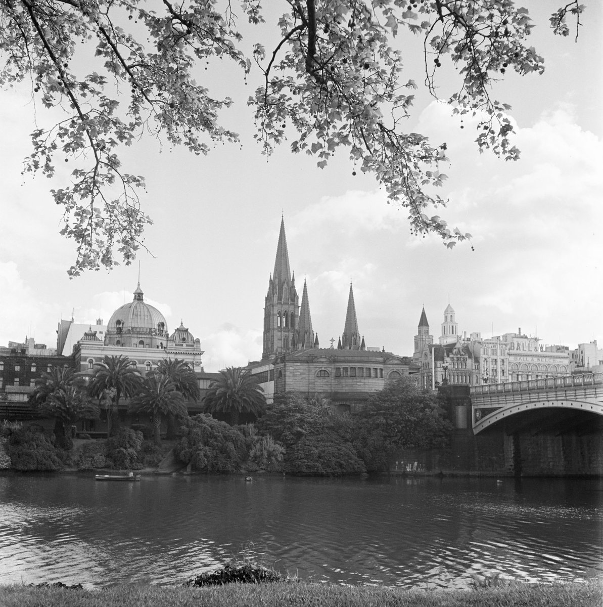 Collection of negatives showing Melbourne streets and surrounds, Melbourne City (1940–50)