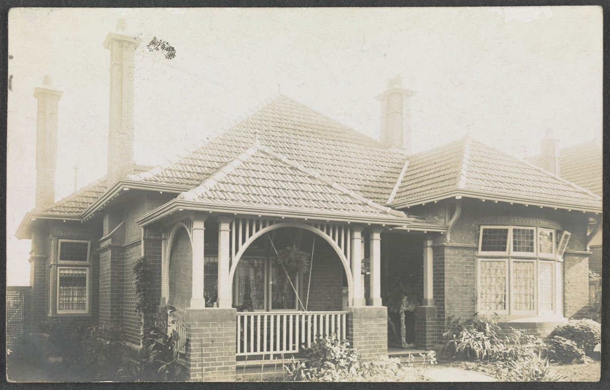 "Lawton" Moore St Grace Park Hawthorn (1909?)