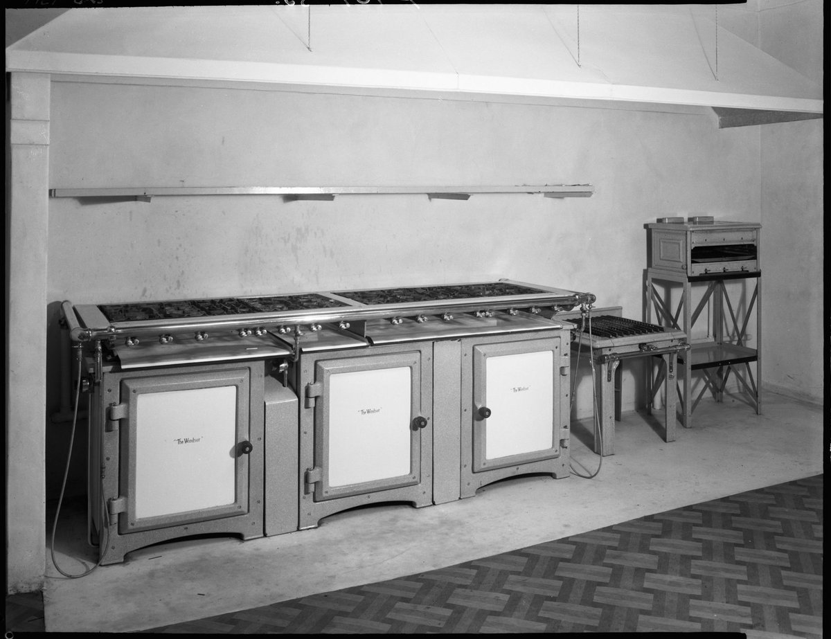 Kitchen installation with "The Windsor" gas stove (1936)