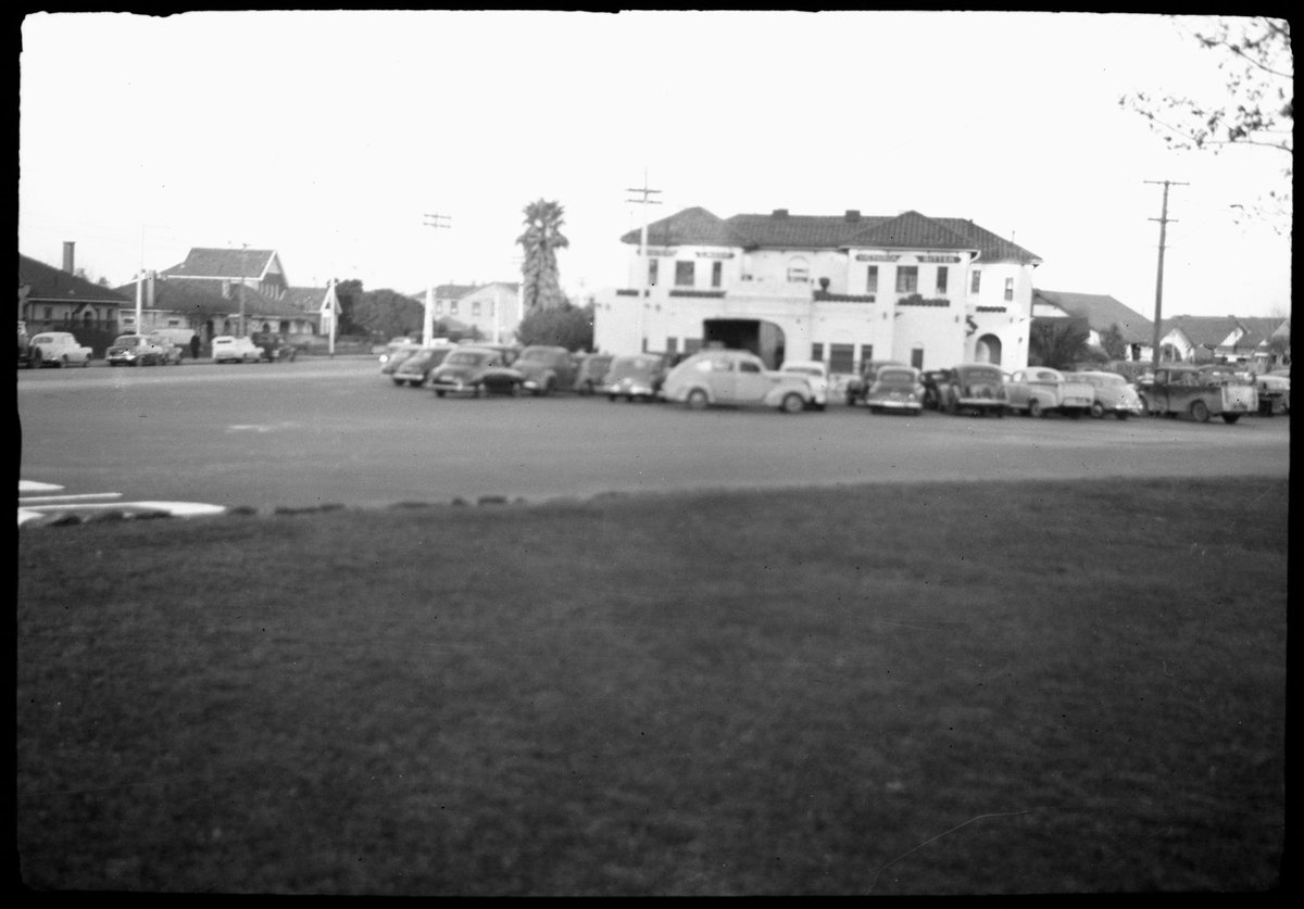 Racecourse Hotel, Dandenong Road, East Malvern, Malvern East (1945–55)