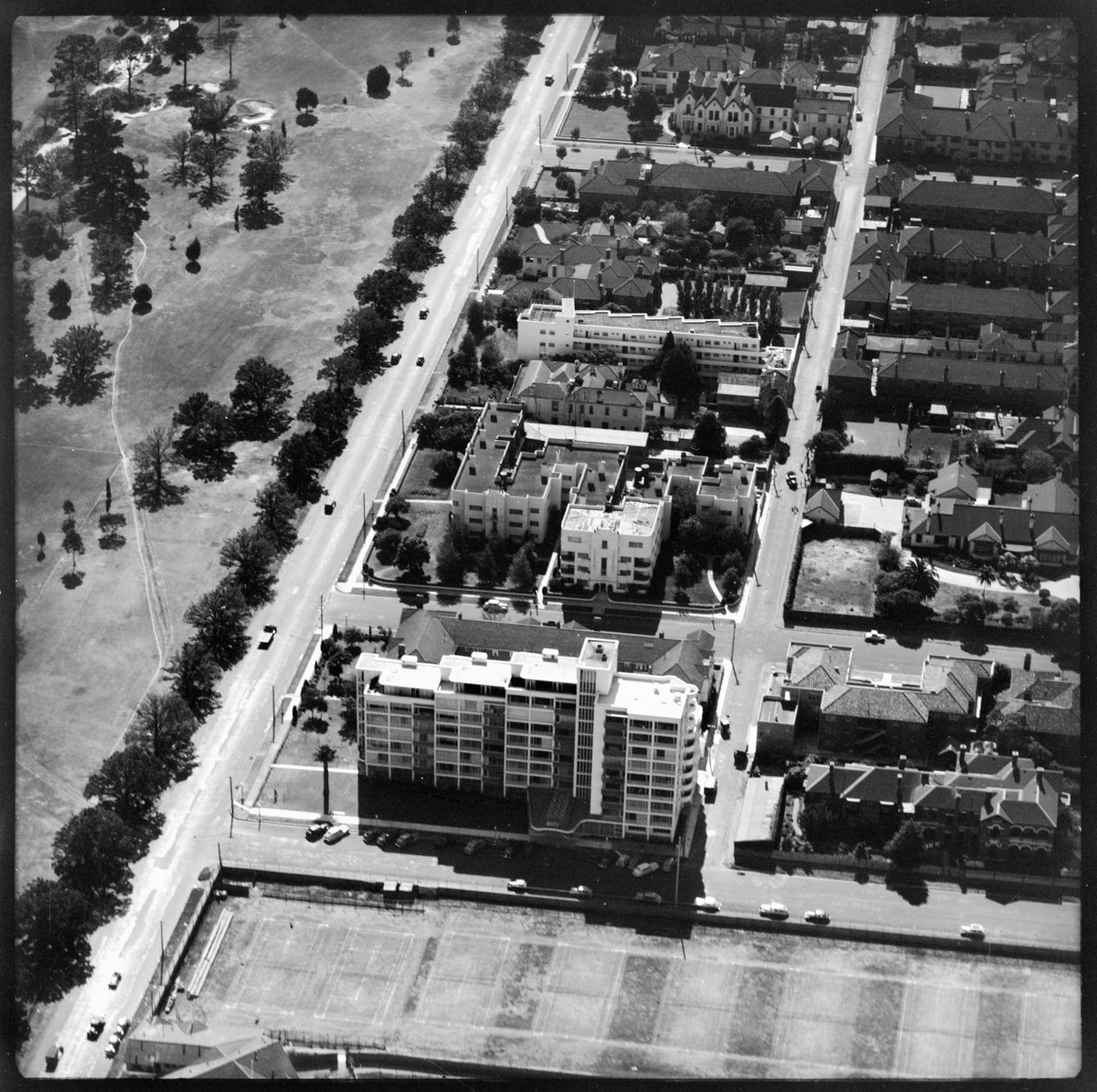 Aerial views from Albert Park, Victoria (1951)