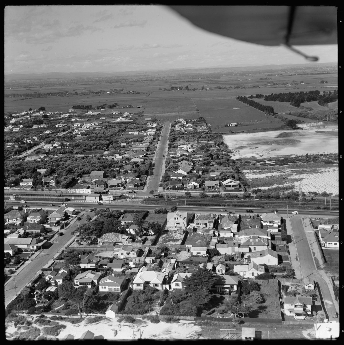 Aerial views of Chelsea, Victoria, looking east (1950)