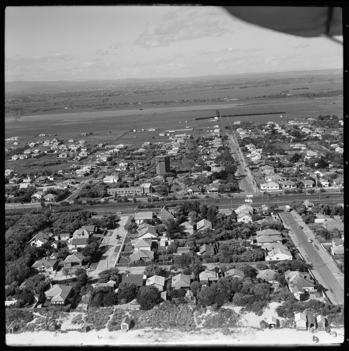 Aerial views of Chelsea, Victoria, looking east (1950)
