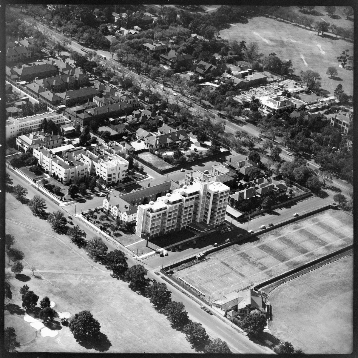 Aerial views from Albert Park, Victoria (1951)