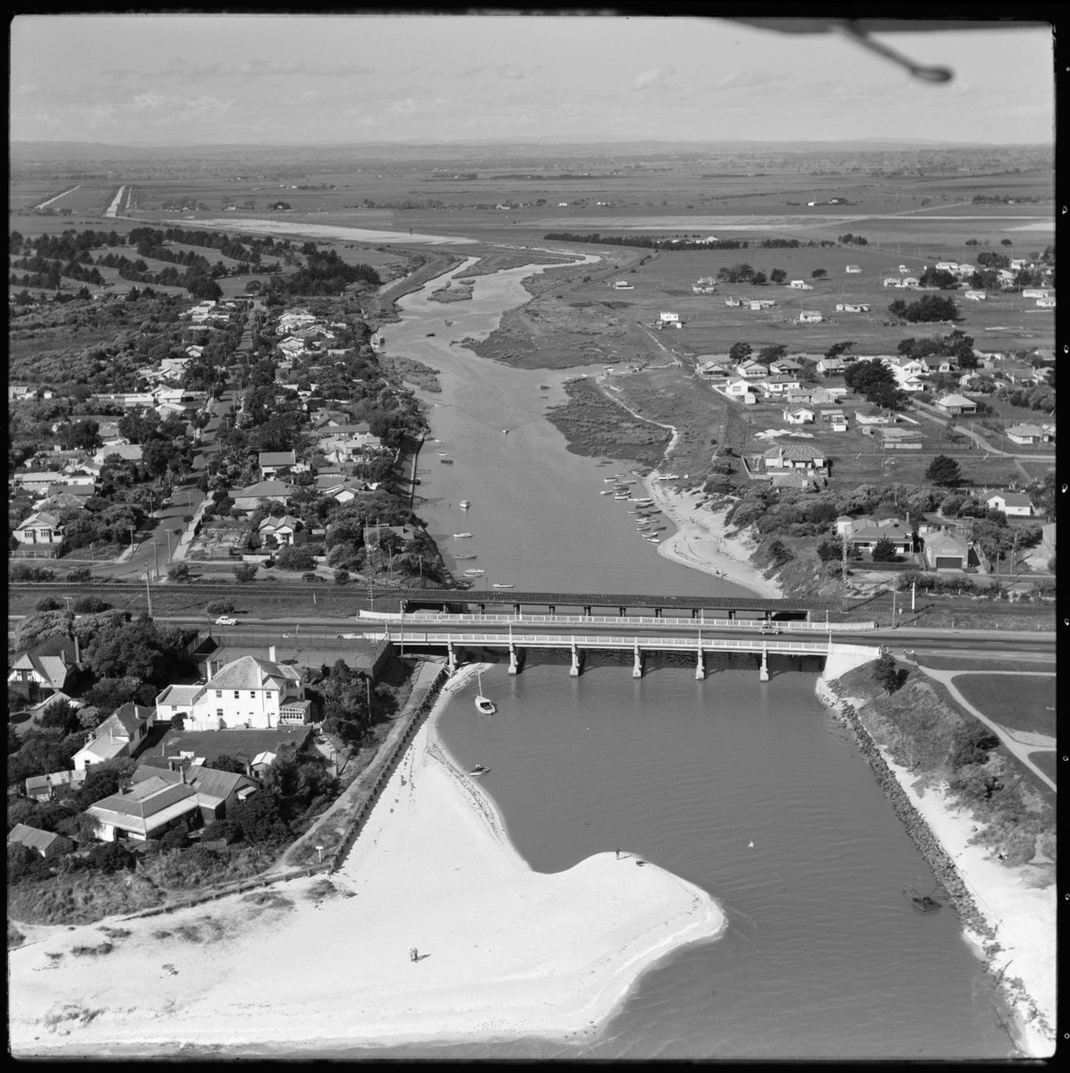 Aerial view of the Patterson River, Carrum, Victoria, looking north west (1950)