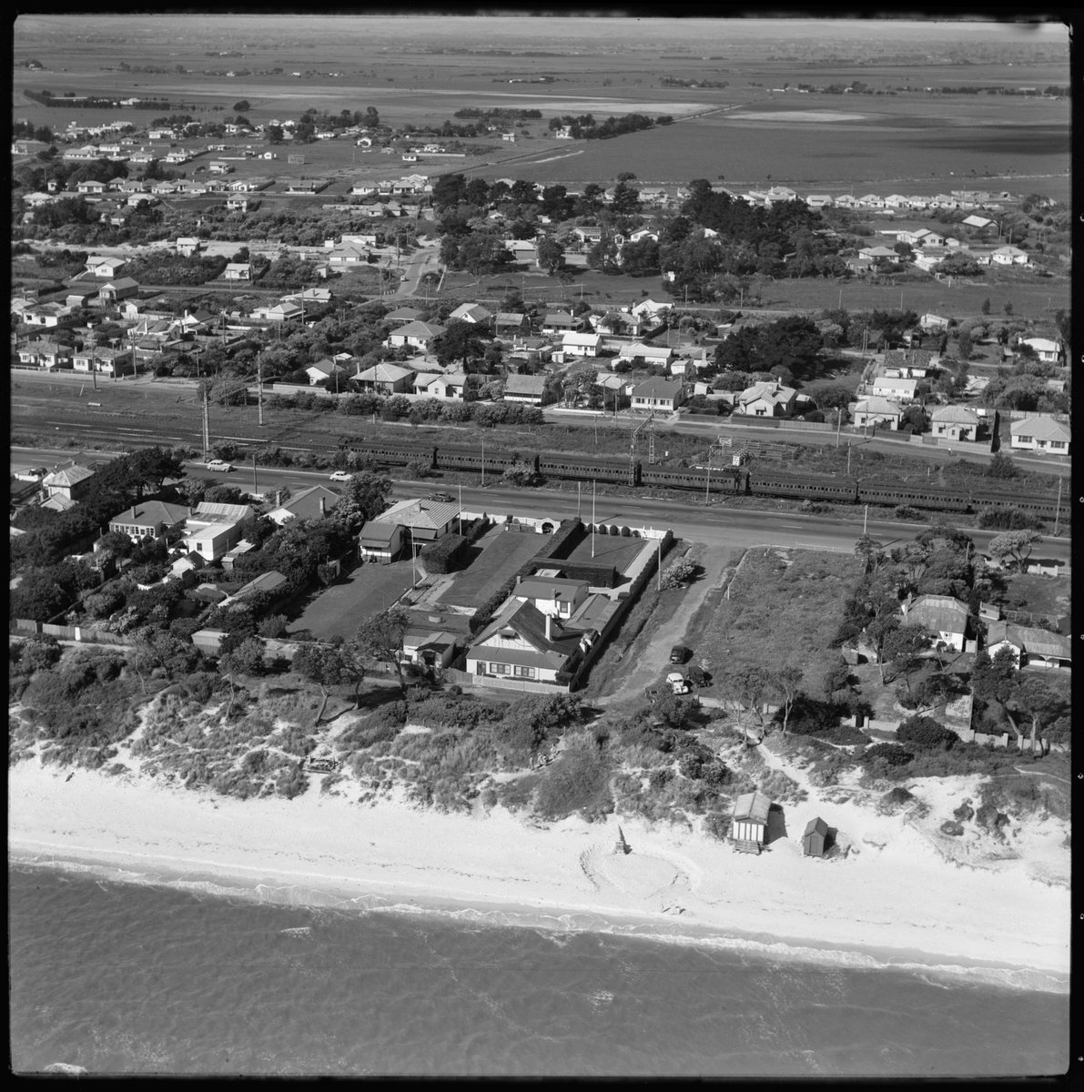 Aerial views of Chelsea, Victoria, looking east (1950)