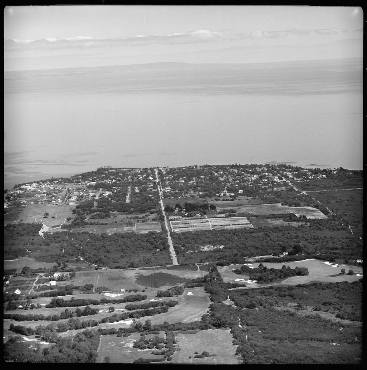 Aerial views of Beaumaris, Victoria (1951)