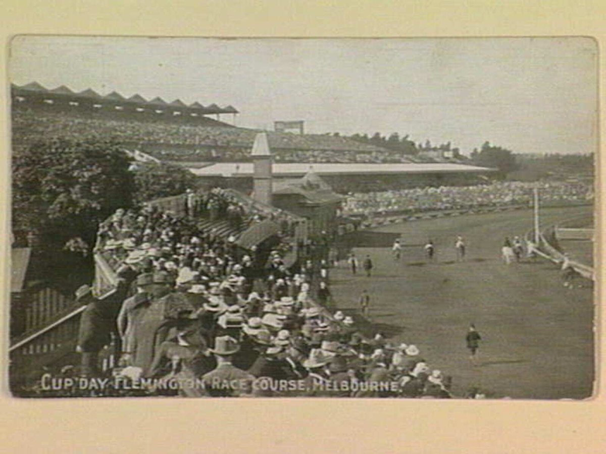 CUP DAY FLEMINGON RACE COURSE, MELBOURNE (c. 1915)