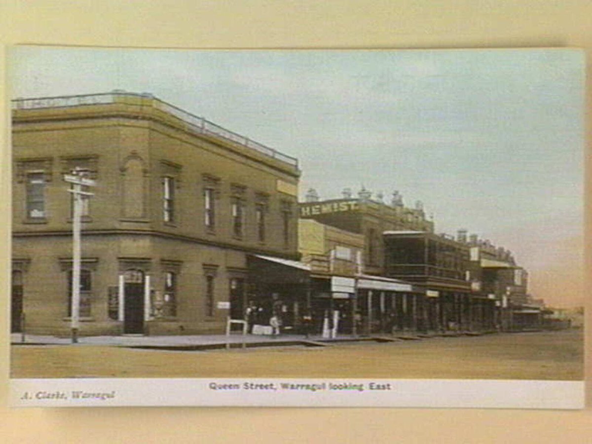 Queen Street, Warragul looking East, Melbourne City (c. 1908)