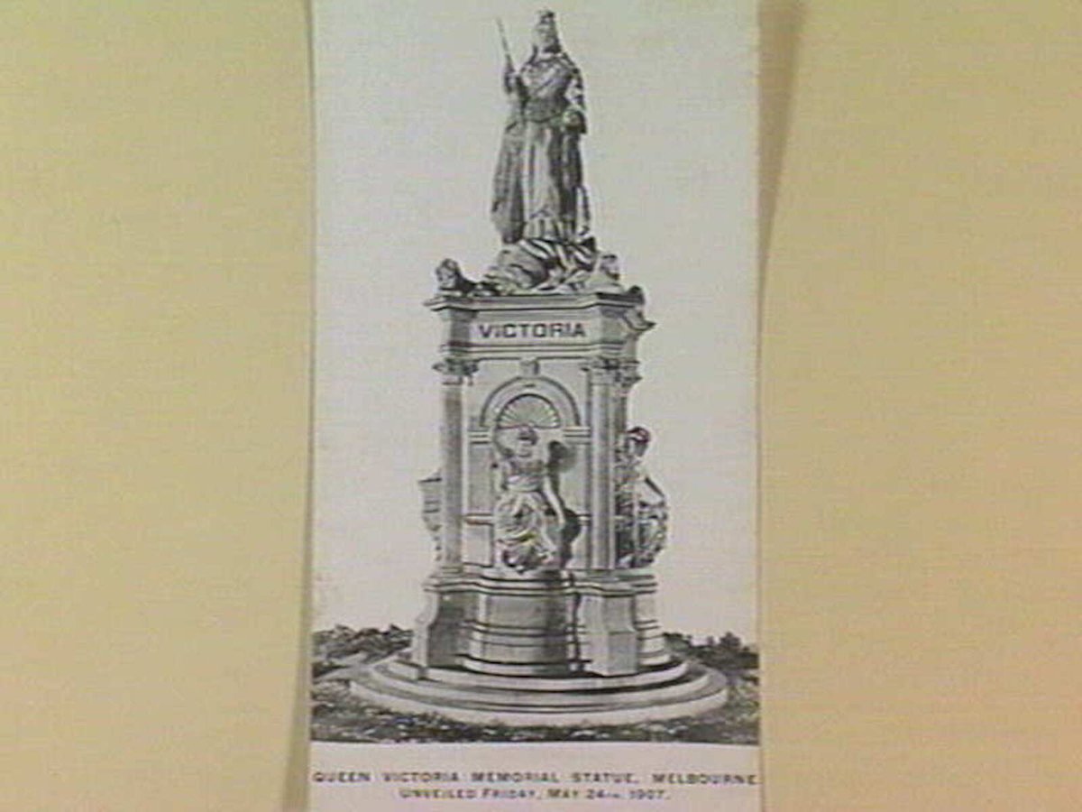 QUEEN VICTORIA MEMORIAL STATUE, MELBOURNE (c. 1907)