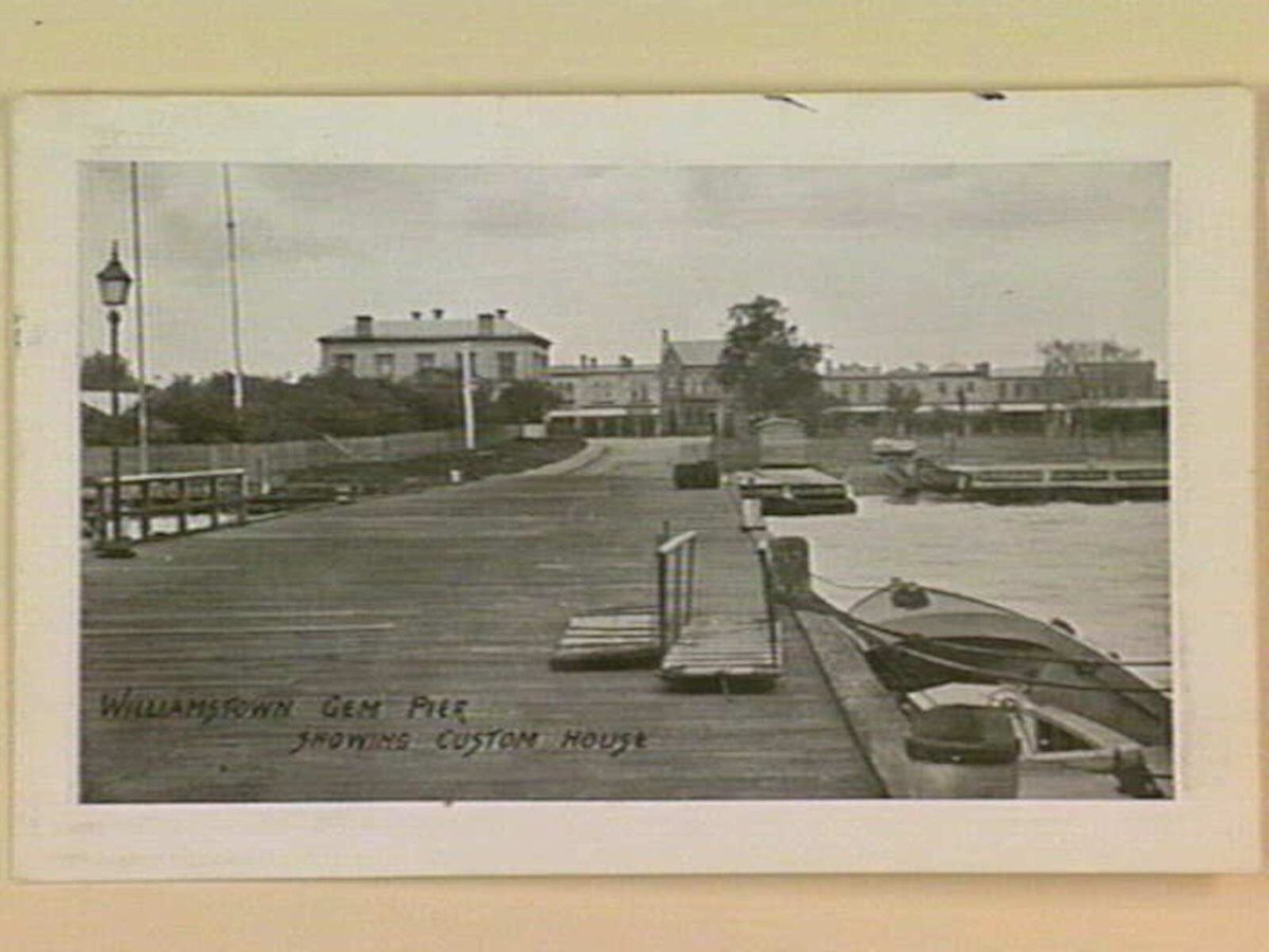 WILLIAMSTOWN GEM PIER SHOWING CUSTOM HOUSE (c. 1911)