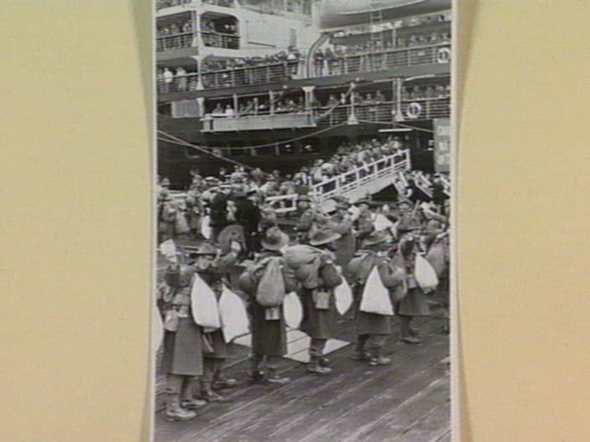 Embarkation of the 2nd A.I.F. Contingent on a troopship at Port Melbourne (1939–45)