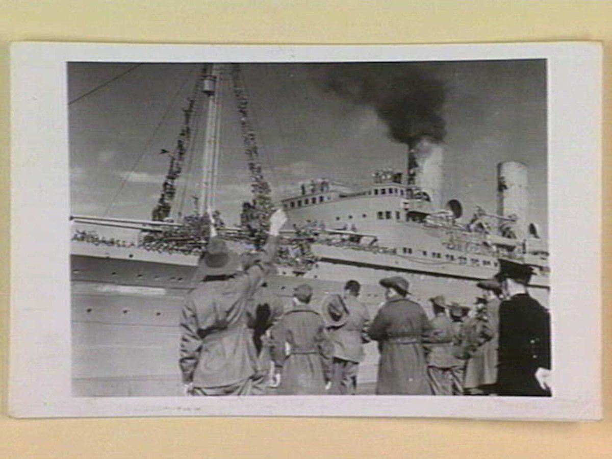 Departure scenes at Port Melbourne when men of the THIRD A.I.F. Contingent sailed for service overseas (1939–45)