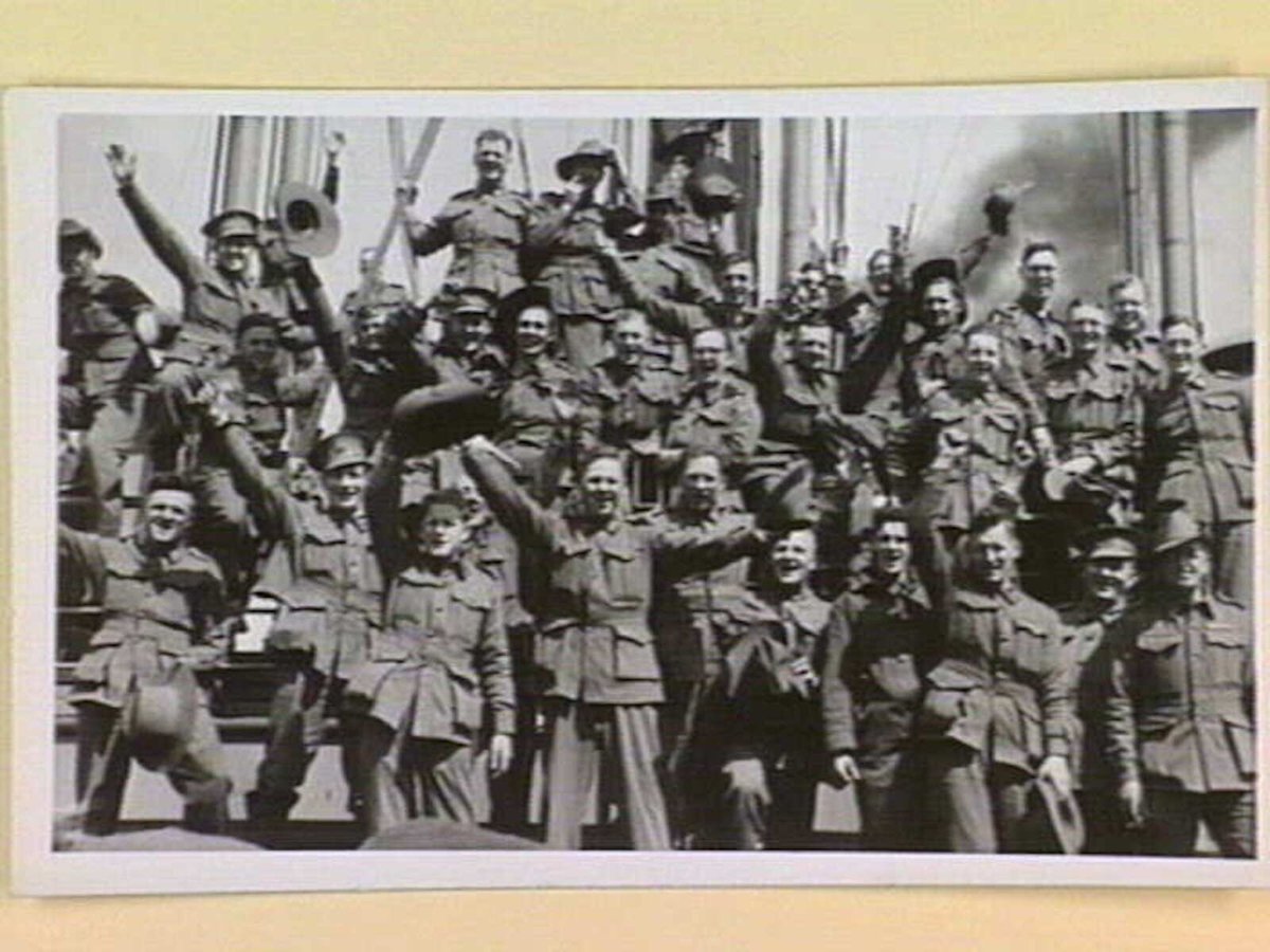 Embarkation of A.I.F. troops at Port Melbourne (1939–45)