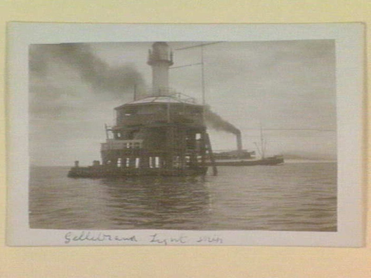 Gellibrand Light, Ship [Off Williamstown.] (1905–14)