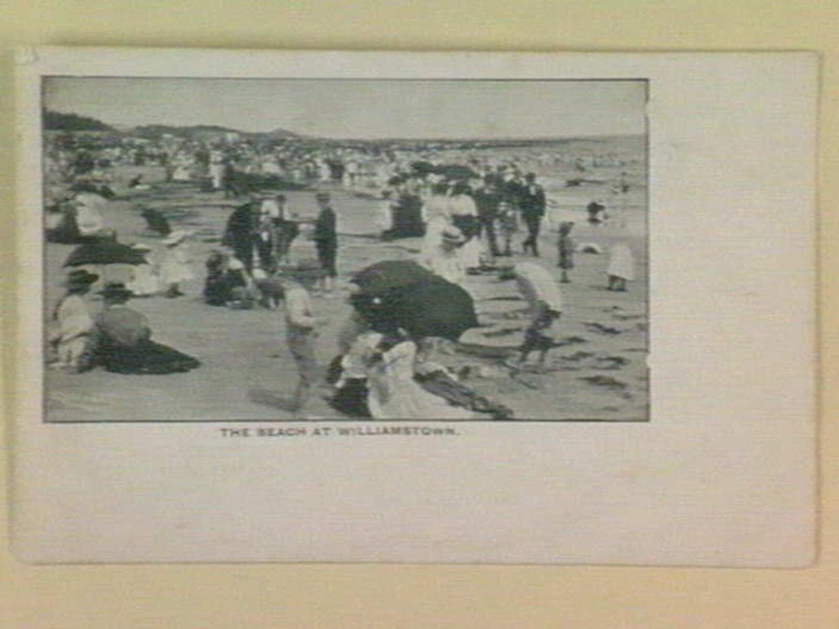 THE BEACH AT WILLIAMSTOWN (c. 1907)
