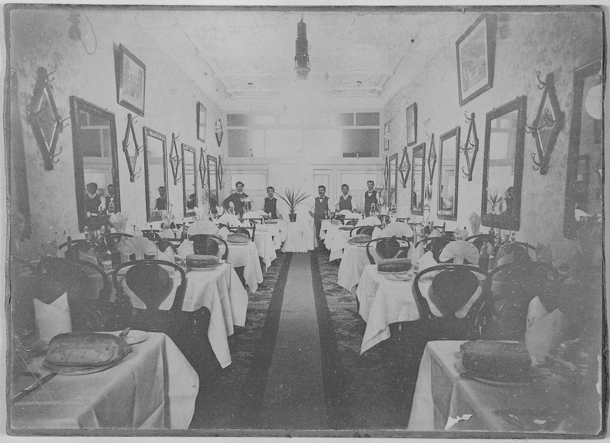 Head's Cafe, Swanston St., 1917. It was Greek owned, Melbourne City
