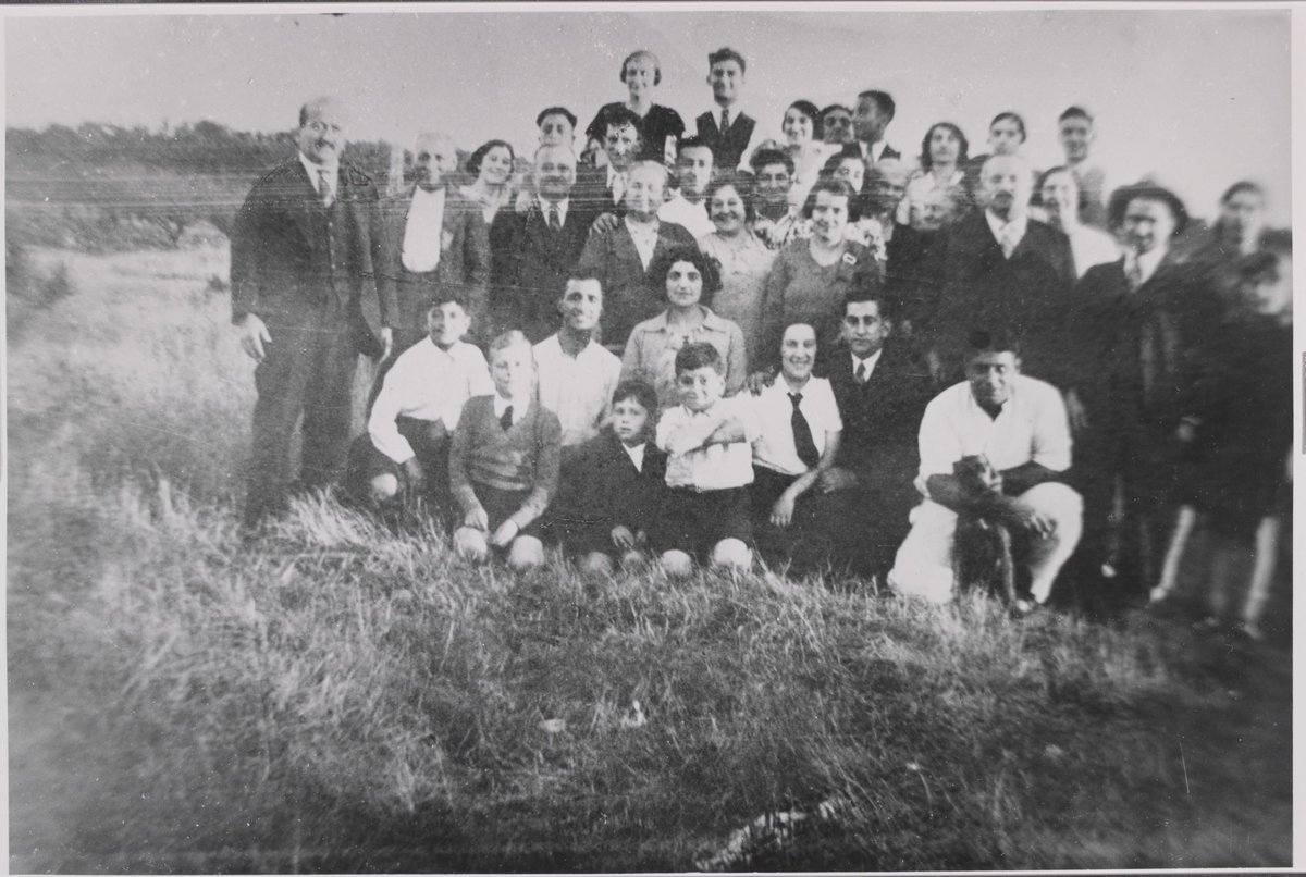 The Abikhair and Iacoury families (from Albury and Auckland) at the Mansour family farm at Templestowe, 1935