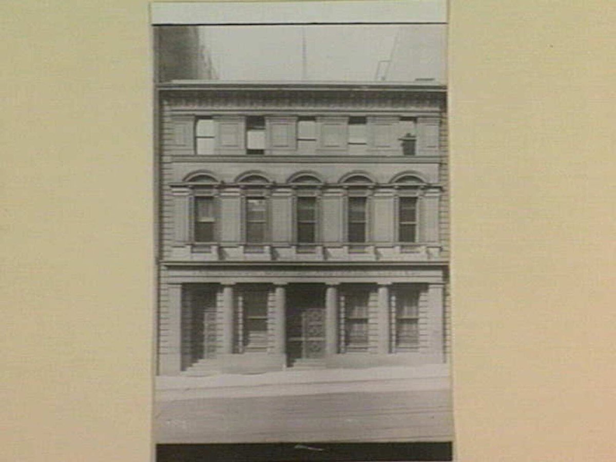 The old London Bank in Collins St. Melbourne, Melbourne City (1914–41)