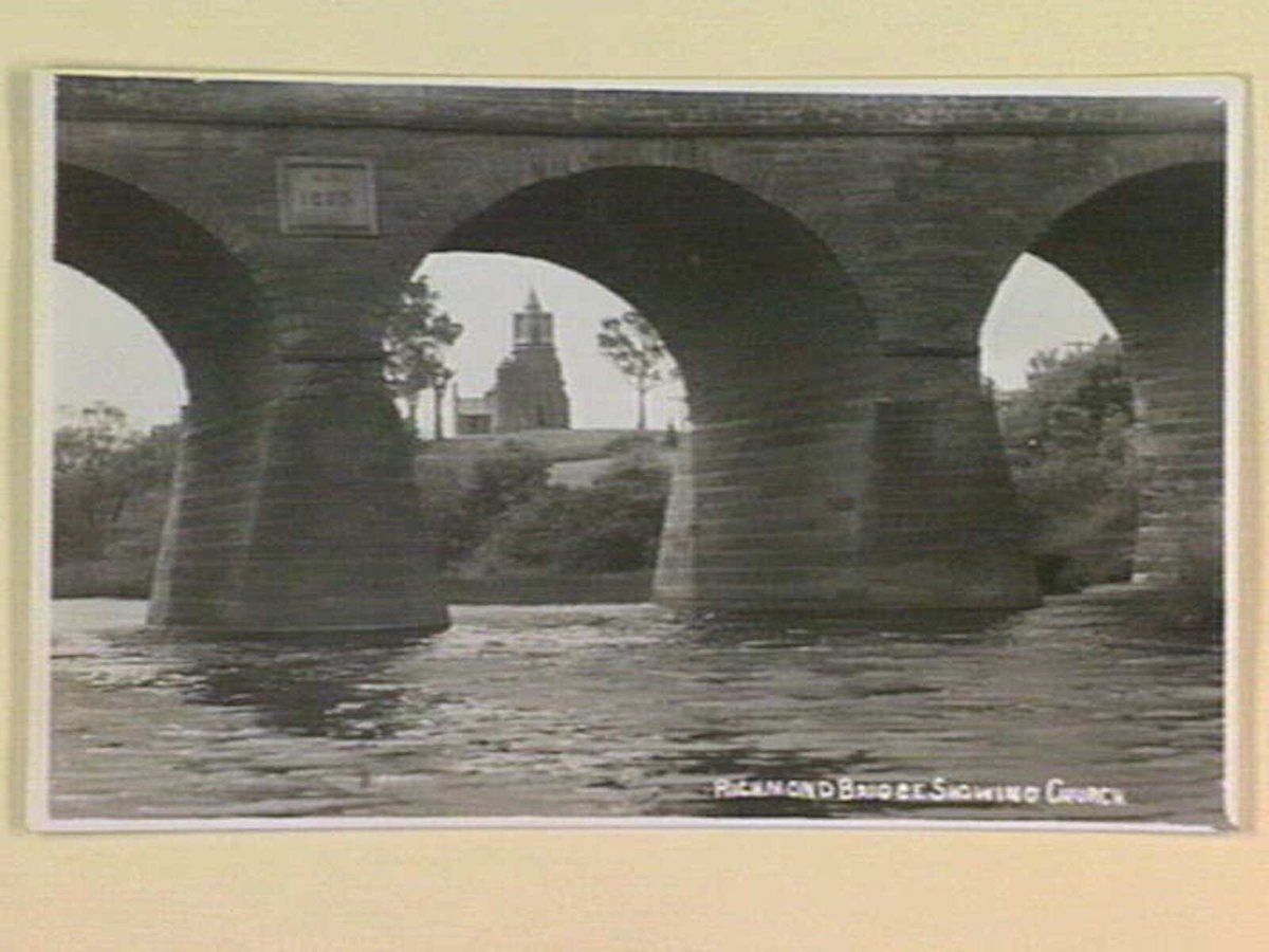 RICHMOND BRIDGE SHOWING CHURCH (1914–41)