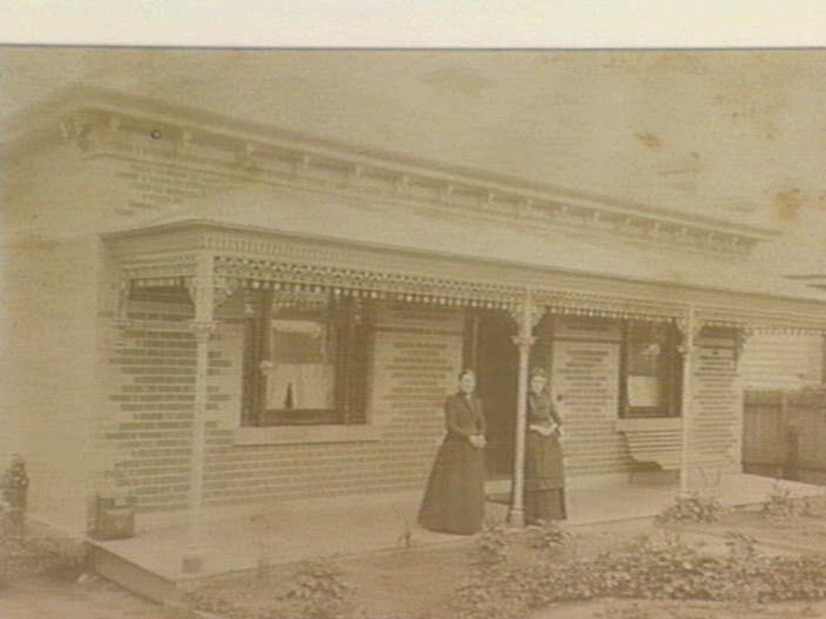 Exterior view of a house, Caulfield (1880–95)