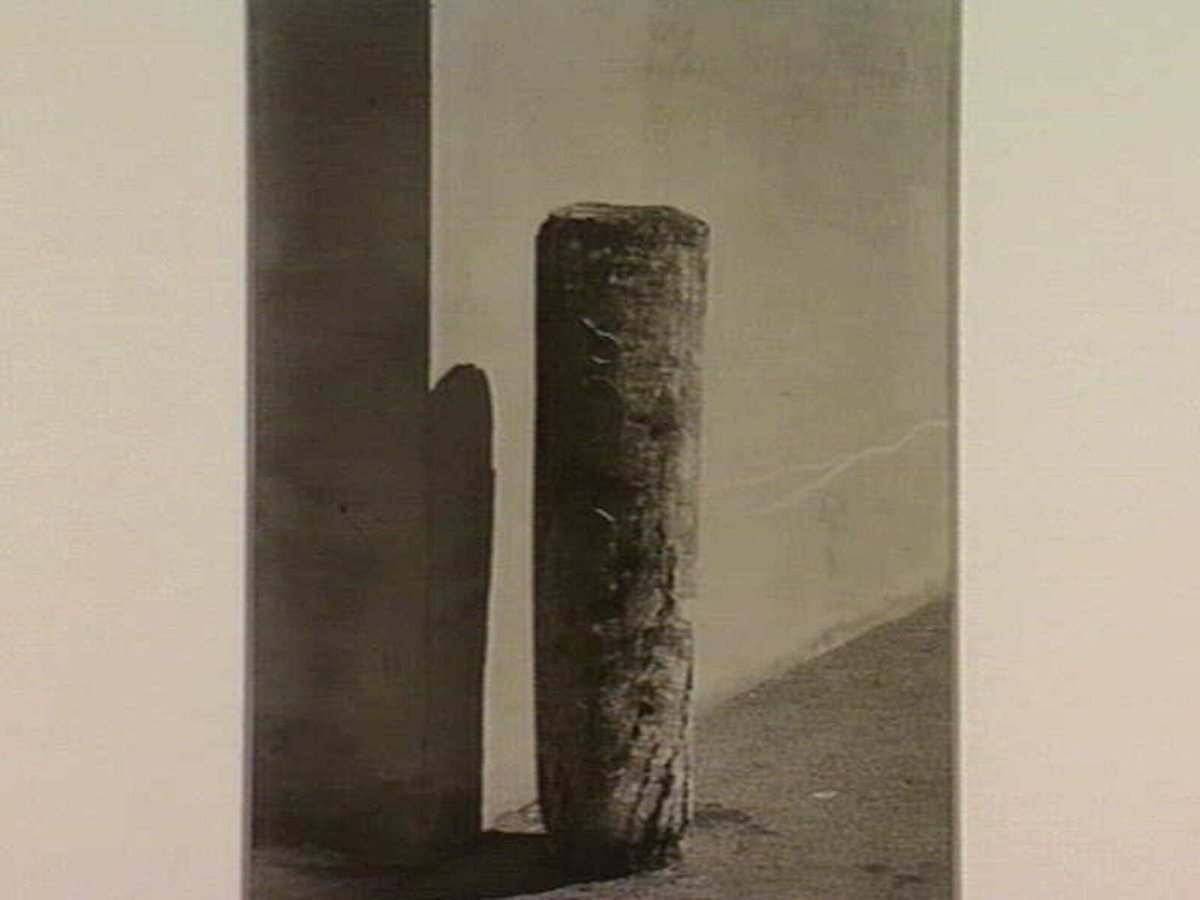 Adam Lindsay Gordon's hitching post at the Marine Hotel, Brighton (1942?)