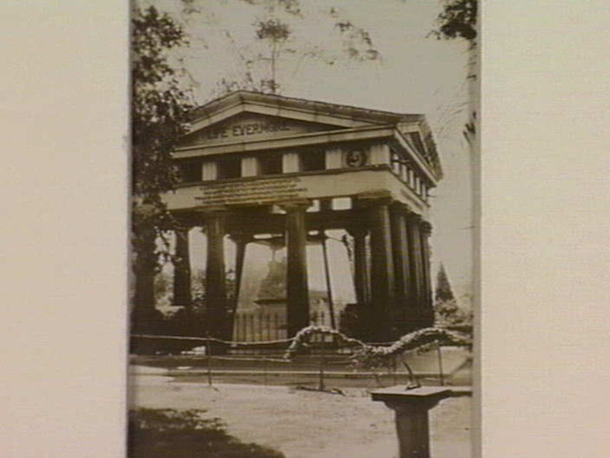Memorial to Dr. Springthorpe's wife, Kew Cemetery (1929)