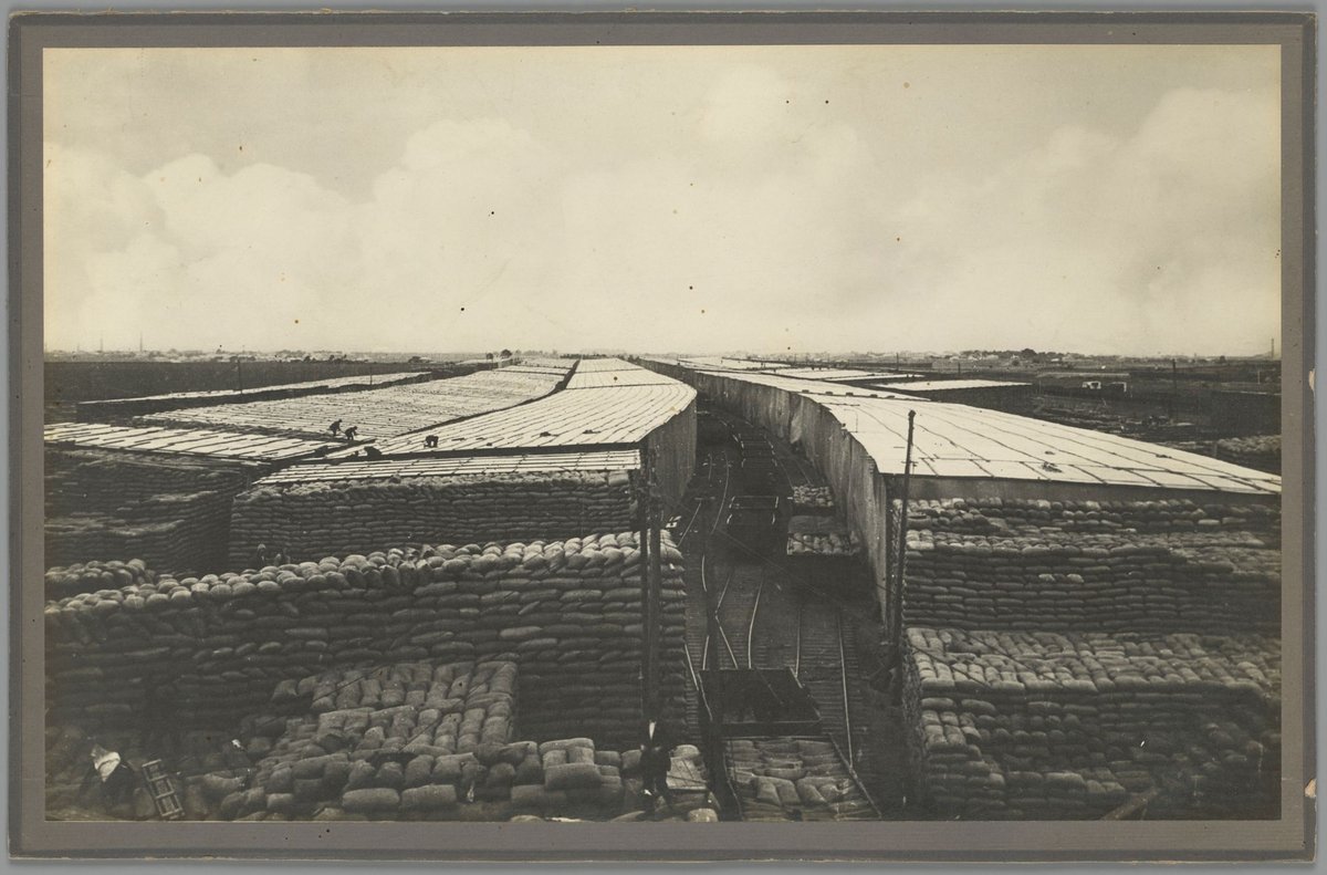 Melbourne, wheat stacks, one mile long - 17 million bags (1917)