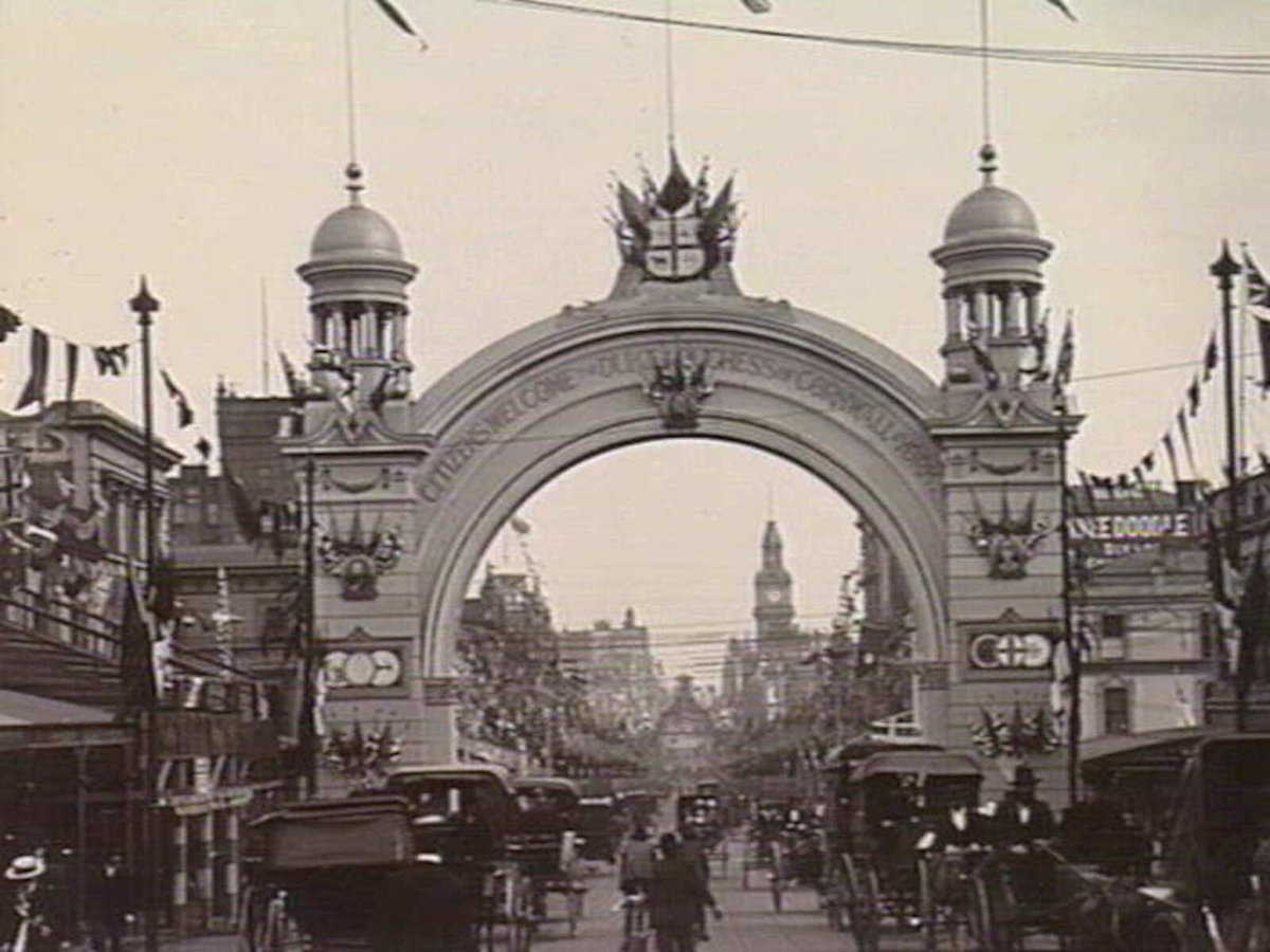 View down Bourke Street on the occasion of the Royal tour of the Duke and Duchess of York and Cornwall, Melbourne City (1901)