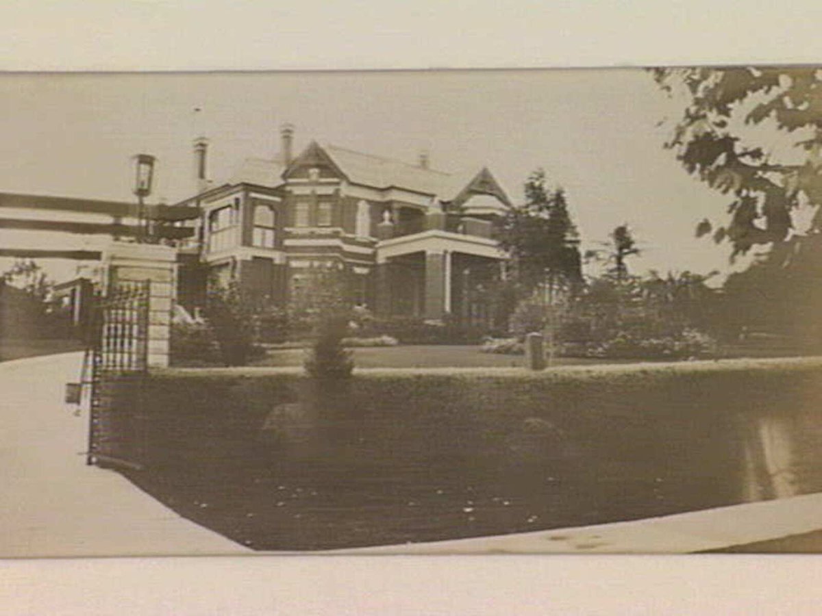 The residence of Nicholas the "Aspro" King of Toorak (1932)