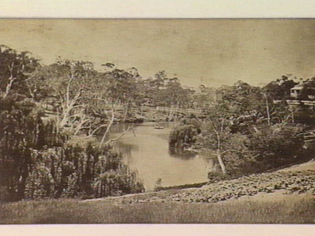 Construction of the Pipe Bridge over the Yarra river at Fairfield Park (1870)