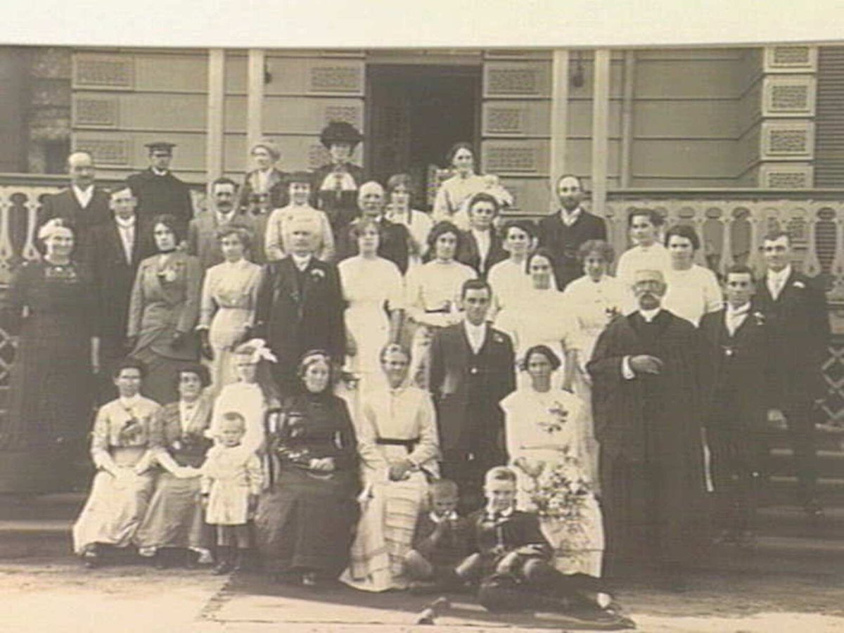 Wedding group portrait, Fisher family, Oakleigh Hall, Hughendon Street, East St. Kilda (1913)