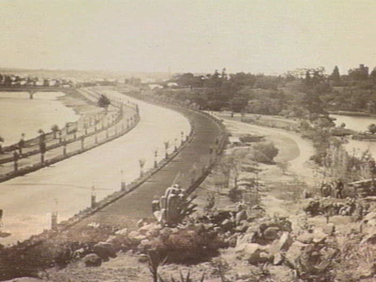 [Alexandra Avenue, Melbourne, taken from the Temple of the Winds], Melbourne City (c. 1908)