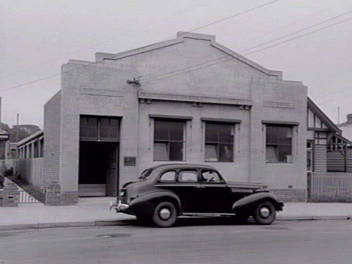 [Exterior of premises, about to be converted for the Brighton Gas Company as a showroom, 225 New Street, Brighton (1935)