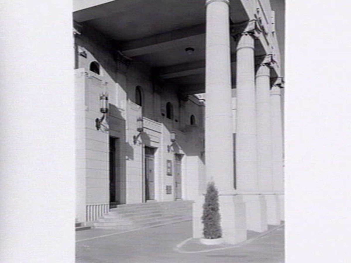 Exterior view of portico and front steps at Richmond Town Hall (1936)