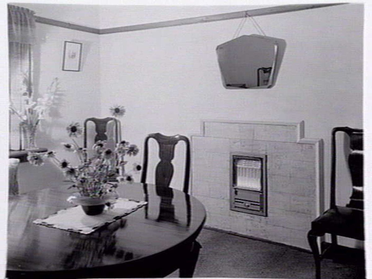 Gas heater in Burwood diningroom (1937)
