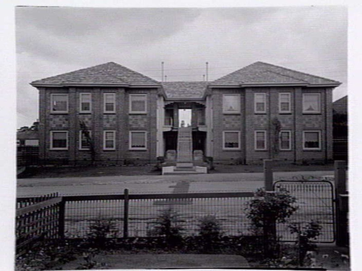 Block of flats in Toorak, by Coates (1937)