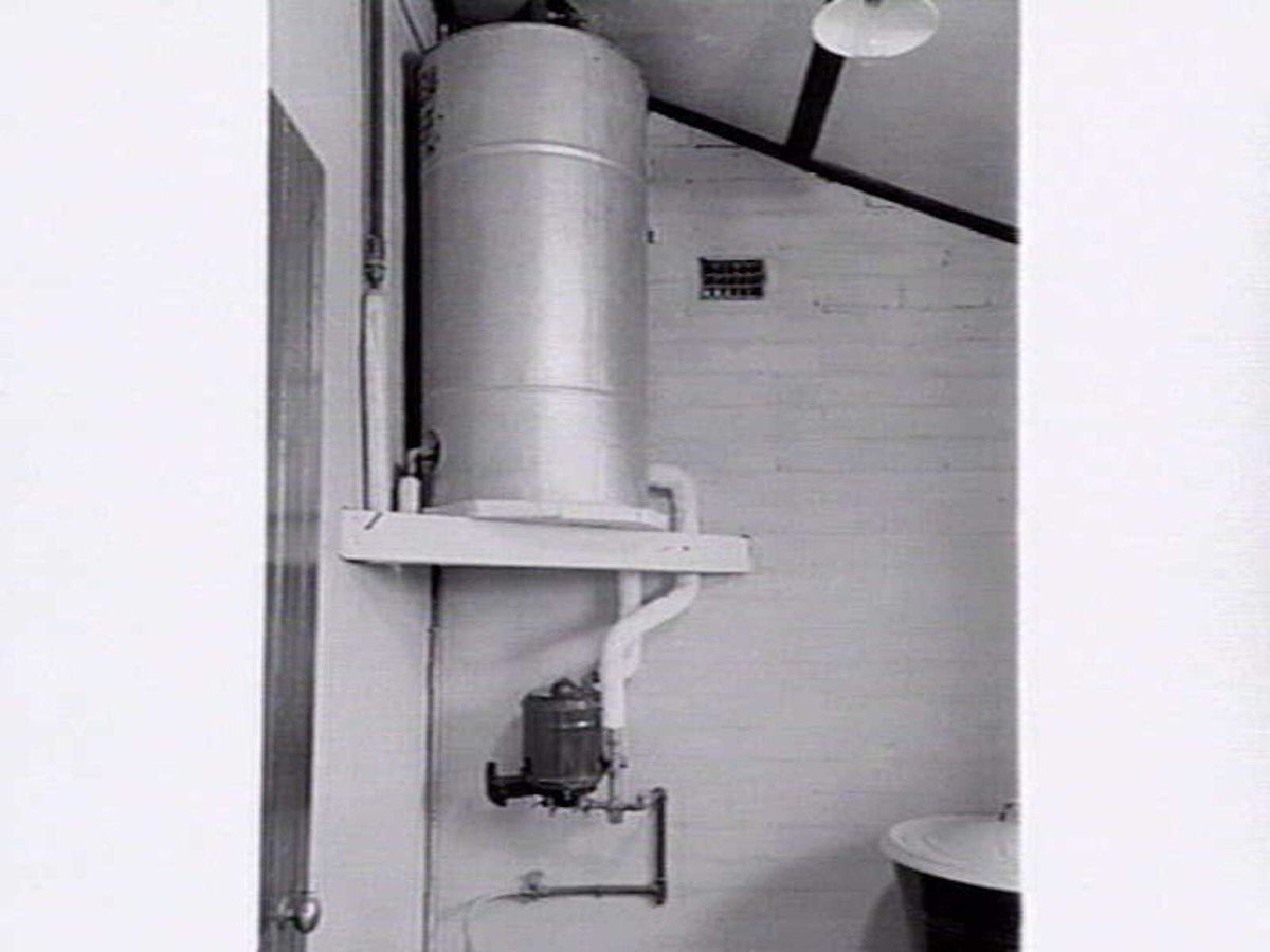 Coates water heater, Burwood (1937)