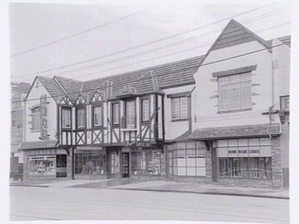 Row of buildings including Poplar Coffee Inn, Registry Office, Toorak Rd. South Yarra (1938–40)