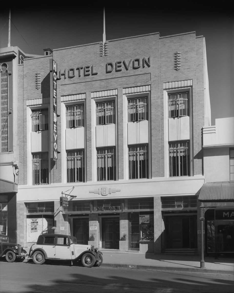 Exterior, Hotel Devon, 139-41 Bourke Street, Melbourne, Melbourne City (c. 1940)