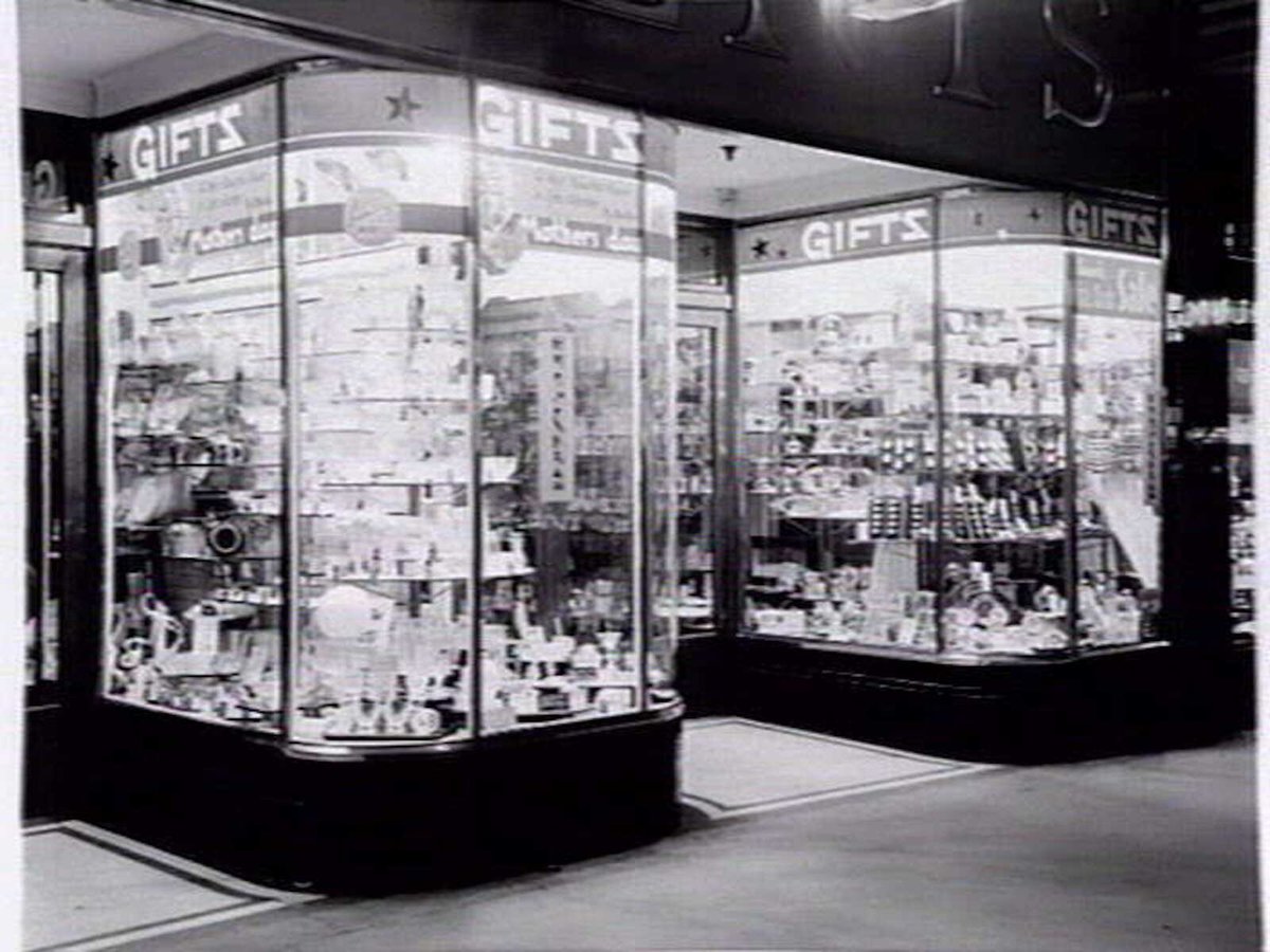 Edments shopfront displaying fancy goods, 309 Bourke Street, Melbourne, Melbourne City (c. 1940)