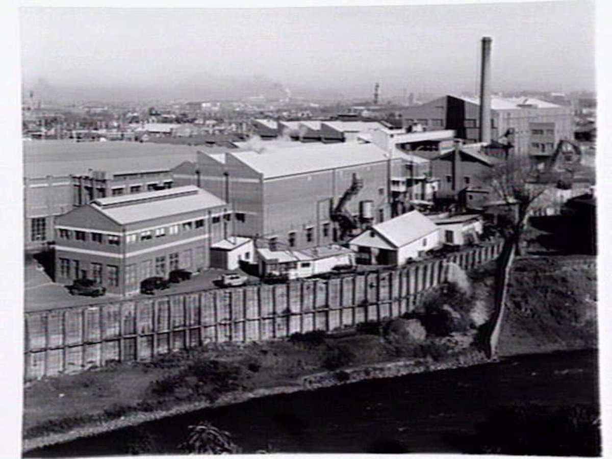 Factories on Yarra, Abbotsford, looking south to the Collingwood Town Hall (1940s)