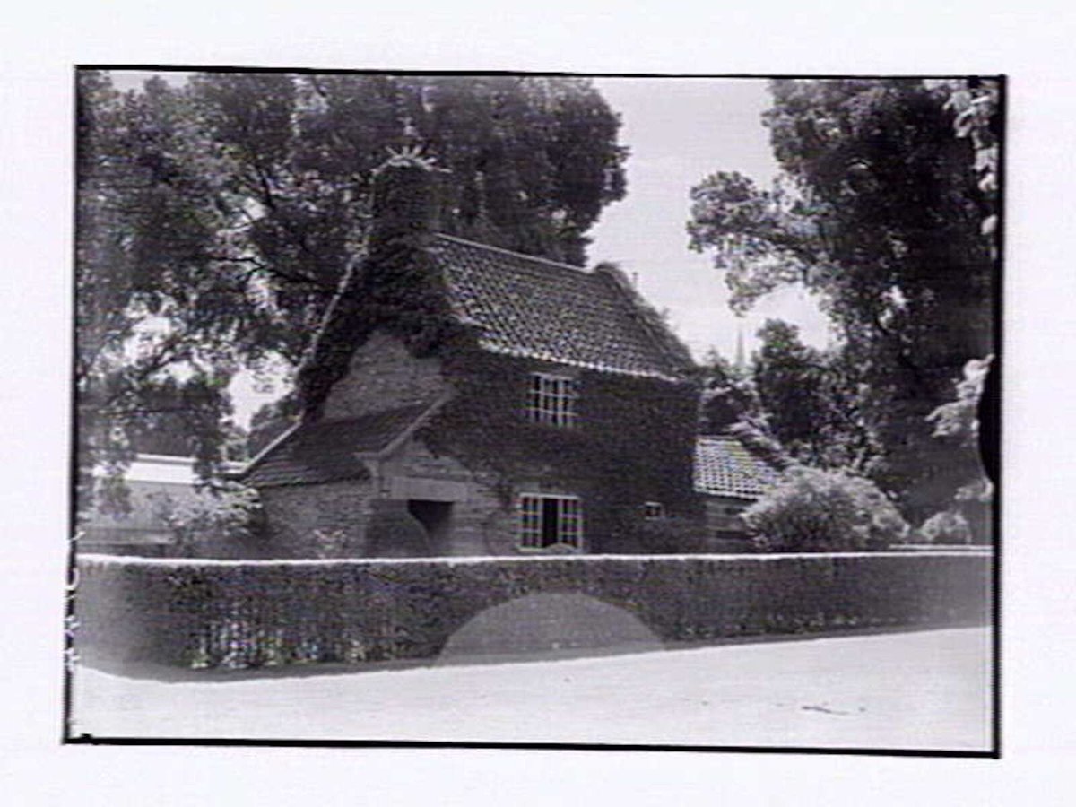 Captain Cooks Cottage, Fitzroy Gardens, Melbourne, East Melbourne (1948)