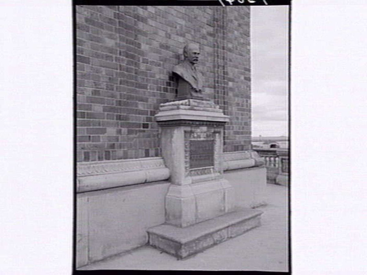 Catani Memorial Bust in front of Clock tower. St. Kilda, St Kilda (1952)