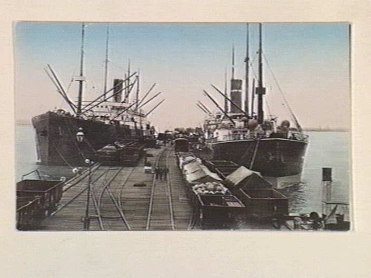 Shipping Port Melbourne (c. 1906)