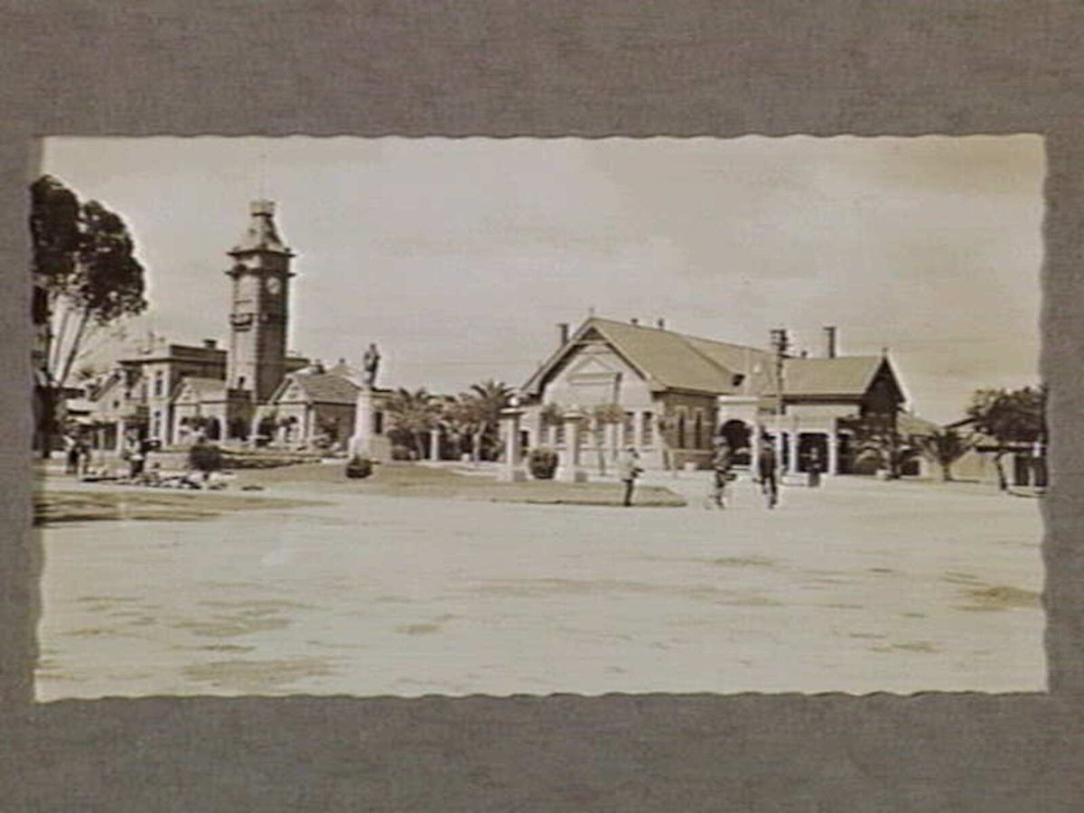 Deakin Avenue showing Carnegie Library with Soldier's Memorial Tower and Shire Hall, Mildura (1937)
