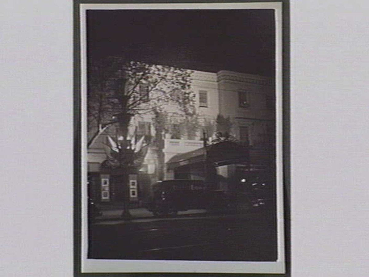 Ogg chemist's, Collins Street, Melbourne City (1935)