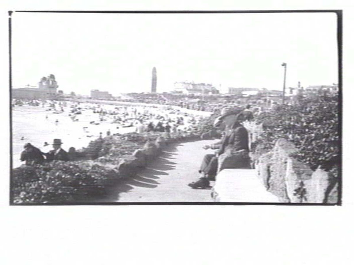 View of St. Kilda beach, St Kilda (1934–35)