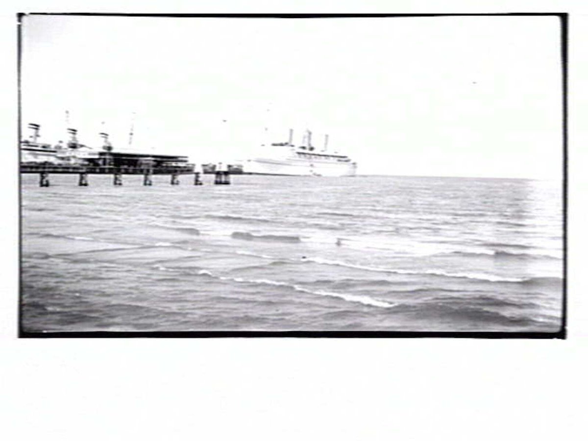 Ships approaching Princes Pier, Port Melbourne (1934–35)
