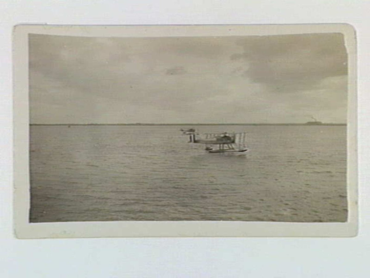 Spotter seaplanes from U.S. Cruisers "Oaklahome" and "Richmond" Port Melb. 1920's